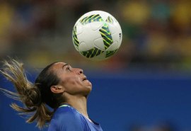 Memorial dedicado a Marta no estádio Rei Pelé está fechado