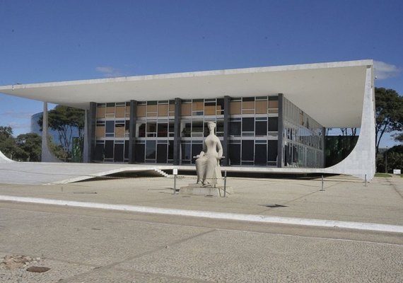 STF abre inquérito para apurar denúncias contra Bolsonaro