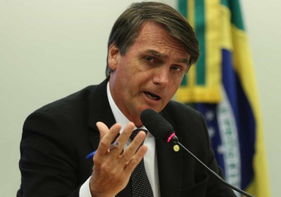 Bolsonaro reage a fala de Huck e cita compra de jatinho