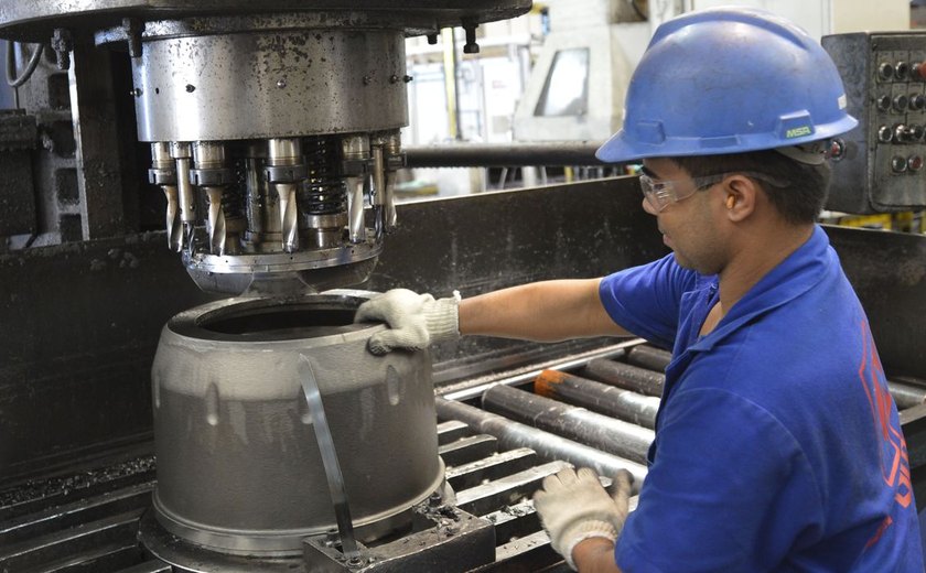 PIB do Brasil frustra pessimismo e cresce 4,6% em 2021, superando perdas da pandemia