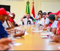 Paulo Dantas recebe e atende pautas dos movimentos sociais que invadiram sede do Incra-AL
