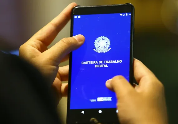 Consumo da população influencia geração de empregos, diz ministro