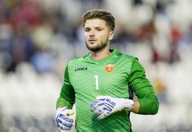 Goleiro da seleção de Montenegro morre em apartamento