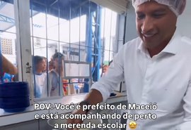 Rodrigo Cunha participa de distribuição de merenda para alunos