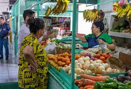 Permissionários do Mercado de Jaraguá são transferidos durante reforma