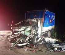 Homem morre após acidente entre carro e caminhão na AL-105