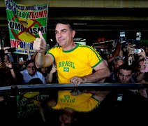 Flávio Bolsonaro espera apoio de Michelle na disputa presidencial
