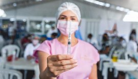 Maceió inicia vacinação de pessoas com 25 anos ou mais com a 4ª dose contra Covid