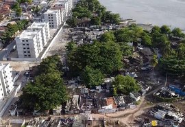 Homem é preso após ser flagrado furtando materiais de obra da prefeitura na Orla lagunar