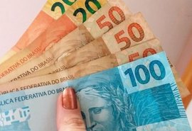 Governo de AL injeta mais de R$ 350 milhões no mercado ao antecipar 13º salário dos servidores