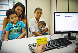 Beneficiários do Bolsa Família não precisam atualizar cadastro para receber Auxílio Brasil