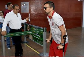 Rafael Longuine faz fisioterapia no Santos e diz que ainda é cedo para falar sobre volta ao CRB