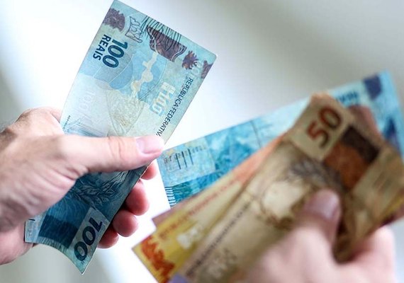 Veja quem recebe o Auxílio Brasil e o Auxílio Gás nesta segunda-feira (24)
