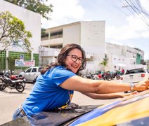 Rosa Tenório inicia campanha com adesivaço e ações de rua
