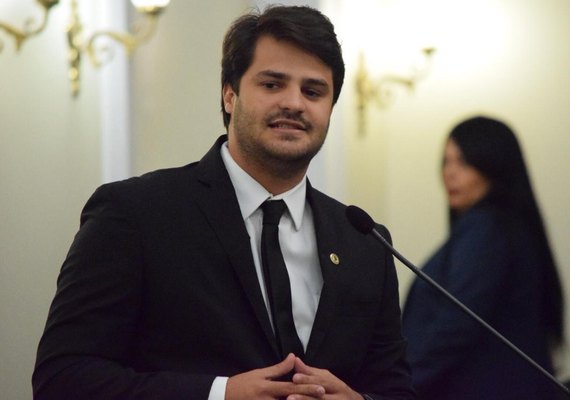 Deputado muda de partido e vai disputar reeleição pelo MDB