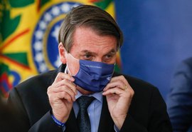 Bolsonaro assina decreto que regulamenta o novo fundeb