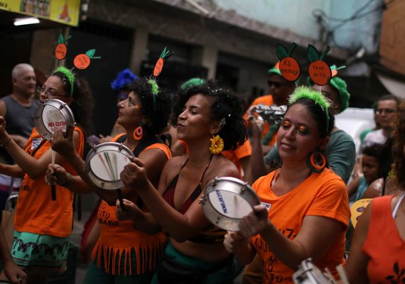Carnaval tem recorde de público, laranjas e polêmica presidencial