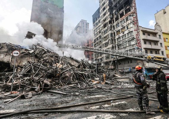 Bombeiros encontram 2º corpo nos escombros do prédio que desabou em SP