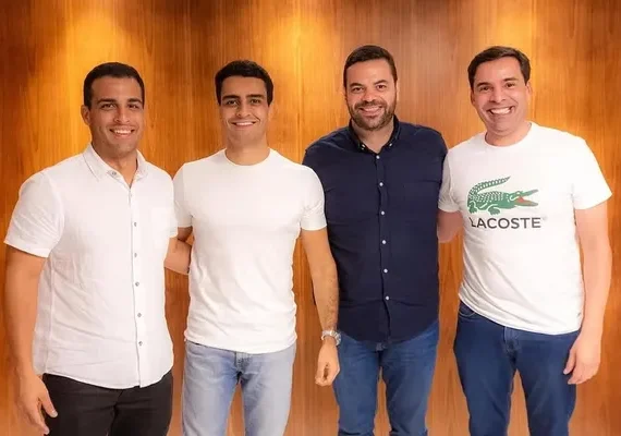JHC negocia com vereadores de oposição apoio para governo em 2026