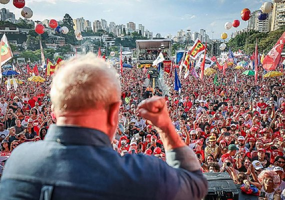 Lula oficializa pré-candidatura à Presidência da República