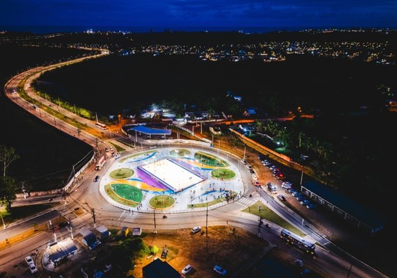 JHC entrega areninha e rotatória com área de lazer no Benedito Bentes