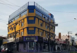 Mulher se joga de hotel para fugir de agressão do namorado