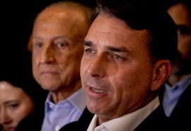 Acervo de ex-sócio expõe festas, presentes de luxo e suposto lobby de Bolsonaro