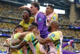 'Que vergonha': Lula critica retorno de jogadores após eliminação da Copa