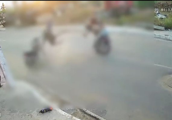 Vídeo mostra impacto de colisão entre motocicletas no interior de Alagoas