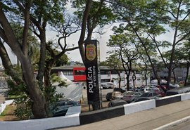 Adolescente de 13 anos esfaqueia dois colegas dentro de escola