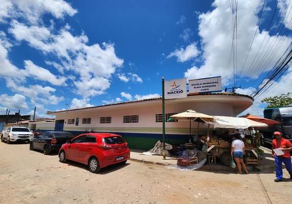 Sem ventilação e com salas lotadas, escola municipal de Maceió 'sofre' para educar alunos na periferia