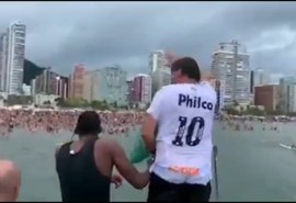 Bolsonaro promove aglomeração com apoiadores no litoral de São Paulo