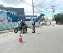 Após conflito de grupos criminosos, PM reforça policiamento no bairro do Clima Bom