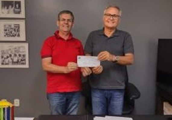 Ex-prefeito Geo Cruz se filia ao MDB e deve concorrer a deputado federal