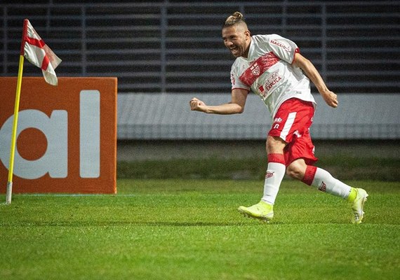 Meia Diego Torres, do CRB, demonstra interesse na renovação com o clube