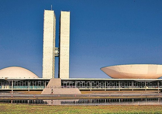 Governo atrasa veto a reajuste de servidor, e estados aproveitam brecha para aprovar aumento