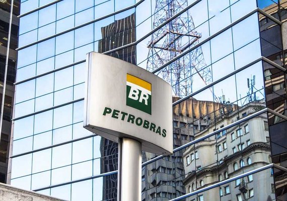 Após intervenção de Bolsonaro, Bovespa e Petrobrás fecham em queda