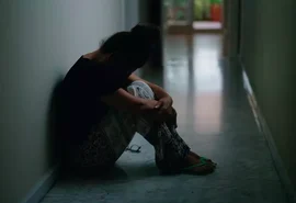 Mãe que facilitava estupro de filhas é condenada a 117 anos de prisão