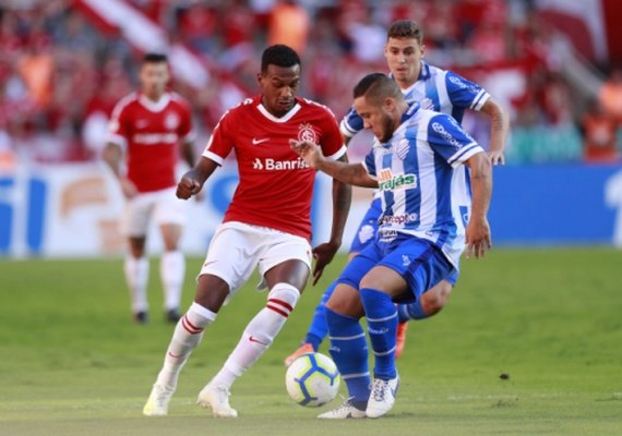 CSA vence Internacional e sai da zona de rebaixamento