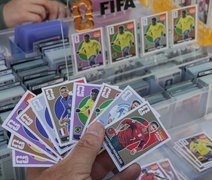 Troca de figurinhas reduz custo para completar álbum da Copa do Mundo