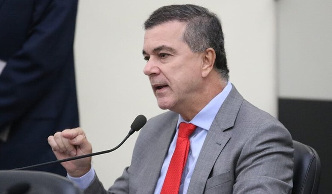 Deputado crítica prefeitura de Maceió em pronunciamento na  ALE