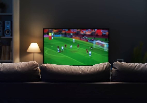 Quais são os principais jogos de futebol do dia e onde assisti-los
