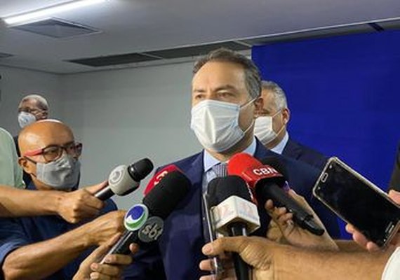Está muito perto da vacinação chegar para todos, diz Renan Filho