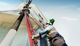 Reordenamento de fibras na rede elétrica de Maceió é fiscalizado