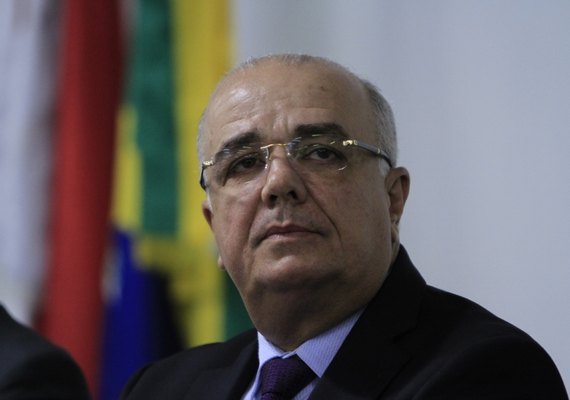 Volta de Fábio Farias pode bloquear fase de reformas no governo de Renan Filho