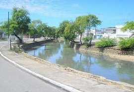 Homem de 55 anos quebra a perna após ser empurrado da ponte do Riacho Salgadinho