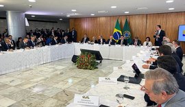 Vice-governador de AL discute segurança nas escolas com Lula em reunião