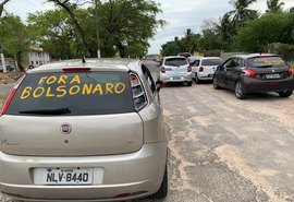 Movimentos realizam carreata contra Bolsonaro em Maceió