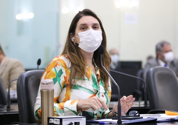 Parlamentares criticam local de vacinação de gestantes e puérperas em Maceió