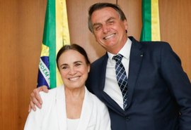 Bolsonaro apoia pressão de aliados para que Regina Duarte deixe o cargo